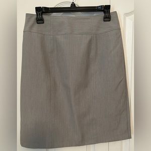 Worthington: Gray straight skirt, zippered back, lining underneath. Size 10